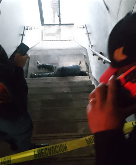 Hallan hombre muerto en escaleras del Metro Pantitlán Aristegui Noticias