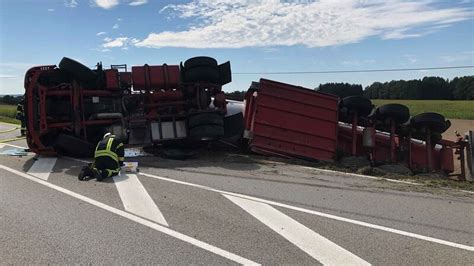 Tanklaster Umgekippt Bundesstra E B Gesperrt