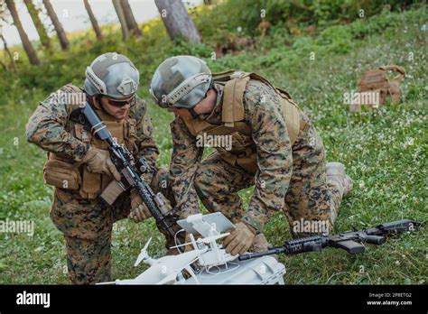 Modern Warfare Soldiers Squad Are Using Drone For Scouting And