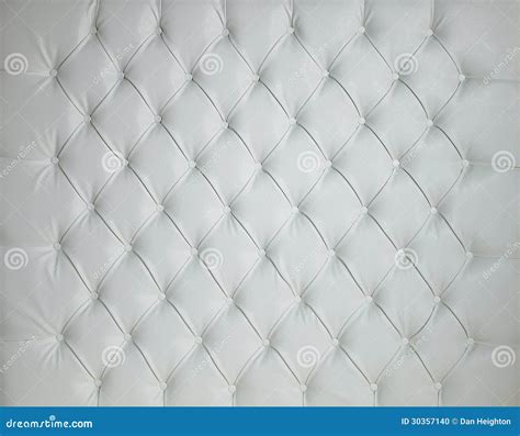 Fundo Luxuoso Enchido Acolchoado Do Couro Branco Foto De Stock Imagem