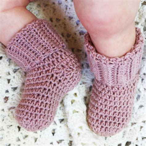 Crochet Baby Socks - Free Crochet Pattern | Adorecrea.com