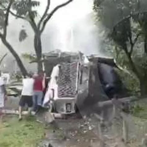 Accidente En Medellín Volqueta Se Quedó Sin Frenos Y Chocó Varios Carros