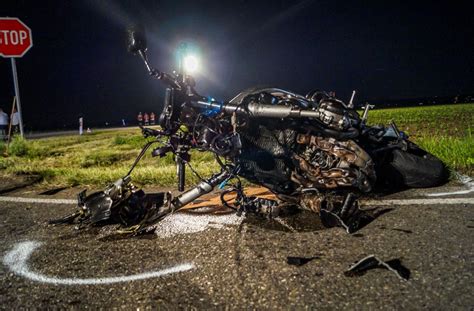 Unfall Bei Gerlingen Motorradfahrer Stirbt Nach Kollision Mit Auto