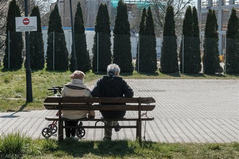 Dodatek do emerytury za urodzenie dzieci to nawet 1300 zł Jak go