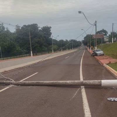 Carro Perde O Controle E Bate Em Poste Em Sert Ozinho Jornal Agora