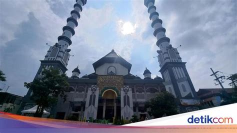 Melihat Masjid Agung Lamongan Yang Diklaim Tertua Di Kota Soto