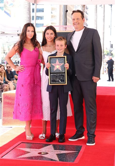 Vince Vaughn makes rare appearance with his 2 kids on Hollywood Walk of Fame - ABC News