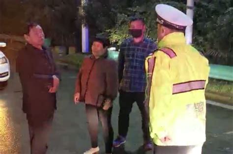 醉汉接连夜闯高速 高速交警救助忙 文章 河南高速交警网