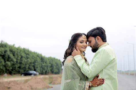 Premium Photo Indian Couple Outdoor Photoshoot