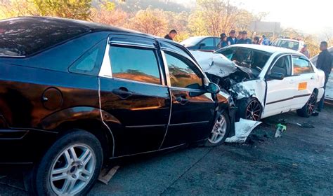 Choque Frontal De Carros Deja Dos Muertos Y Cuatro Personas Heridas