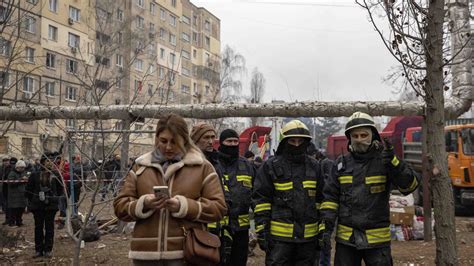 Video Ascienden A 21 Los Muertos En El Ataque Ruso A Un Edificio En