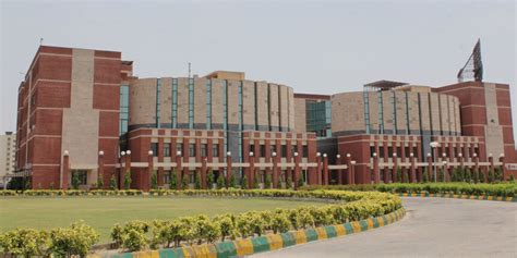 Amity University Greater Noida Invites Applications For UG PG