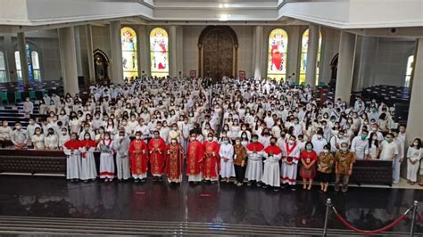 Misa Krisma Oleh Mgr Agustinus Agus Di Gereja Katedral Santo Yosef