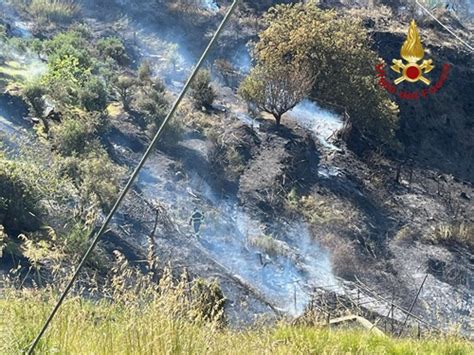 Messina Vasto Incendio Nelle Colline Di Pezzolo Radio Stereo Sant