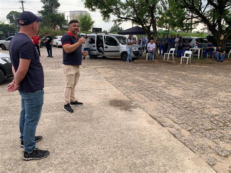 Pelo Dia Trabalhadores Da Empresa Nagel Continuam Atividades