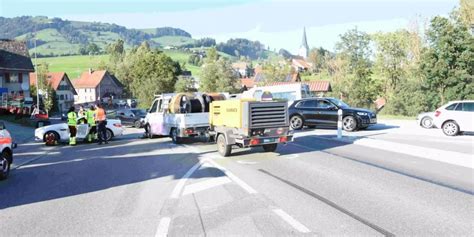 Ricken SG Unfall Zwischen Lieferwagen Und Auto