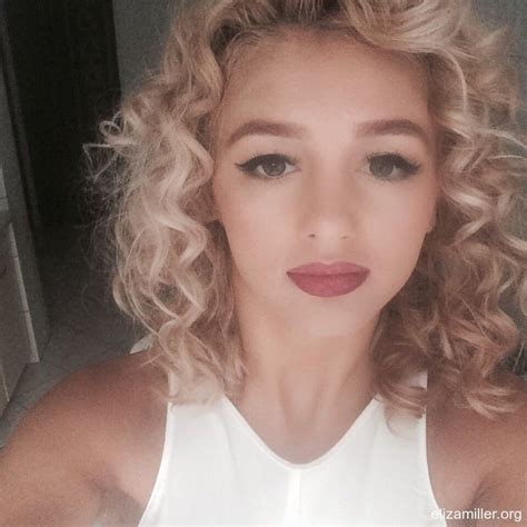 Gorgeous Blonde Girl Eliza Miller Taking Pictures Of Her Pretty Face