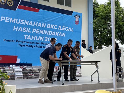 Peringati Hari Pabean Internasional Kpknl Bima Hadiri Pemusnahan Bmn