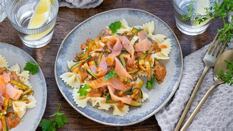 Farfalle mit Räucherlachs Rezept maggi de