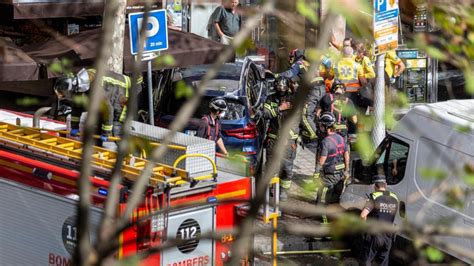 Al Menos Dos Heridos Tras Ser Embestidos Por Un Coche En Una Terraza De