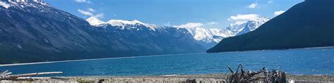 Lake Minnewanka Lakeside Hike (Banff) | 10Adventures