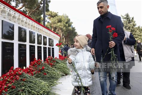 People Of Azerbaijan Pay Tribute To January Martyrs Photos Report Az