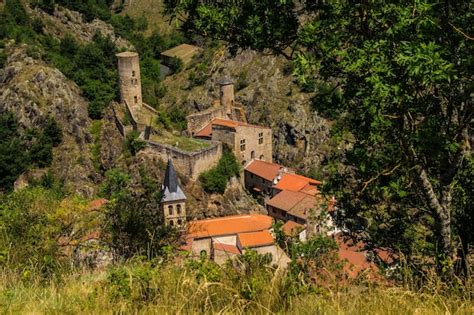 Premium Photo Park Naturel Regional Des Volcans D Auvergne