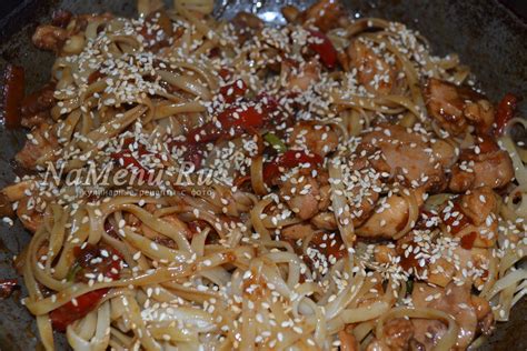 Курица терияки, рецепт на сковороде с овощами и лапшой