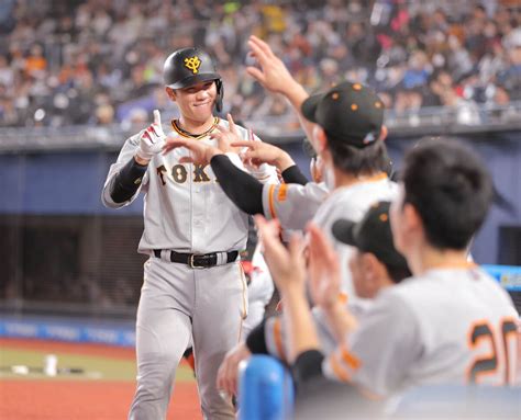 【巨人】坂本勇人、遊撃で史上初2000試合出場を自ら祝う7号 スポーツ報知