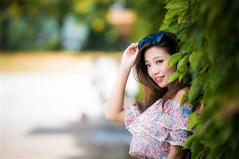 Wallpaper Asian Looking At Viewer Sunglasses Crop Top Bare