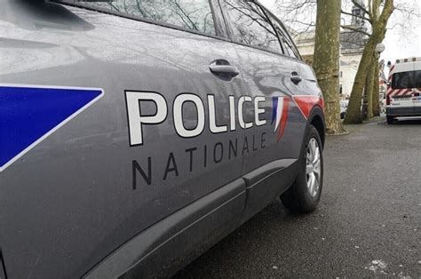 Essonne Un Policier Frapp Coups De Serpe Lors D Une Perquisition