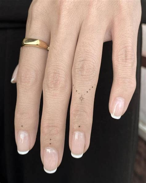 Minimalist Dots And North Star Tattoo On The Fingers Classy Tattoos