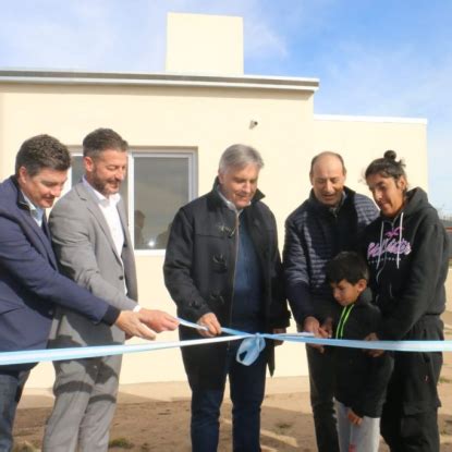 El Gobernador Inaugur Viviendas En Wenceslao Escalante Y Entreg