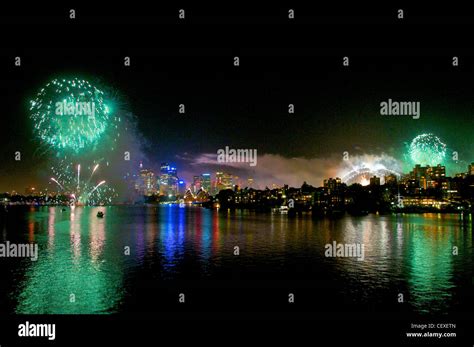 Sydney New Years Eve Fireworks Hi Res Stock Photography And Images Alamy