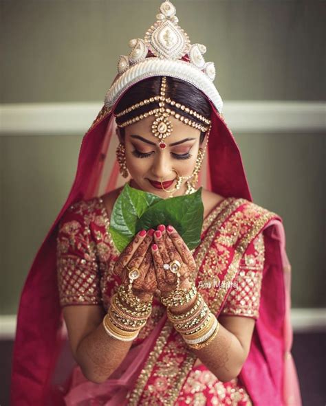 Beautiful Hindu Bengali Bride Indian Bridal Makeup And Jewellery Indian Bride Bengali Bridal