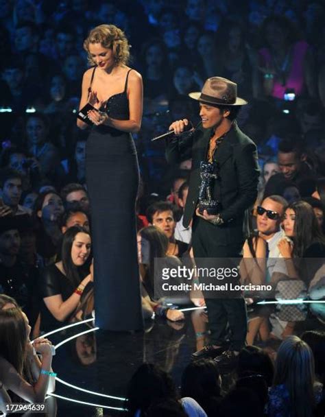 20 Taylor Swift Bruno Mars Photos & High Res Pictures - Getty Images