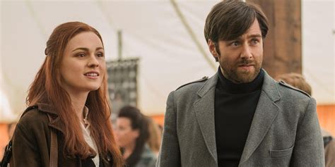 Outlander Season 6 Time Travel Presents A Major Problem For Bree And Roger