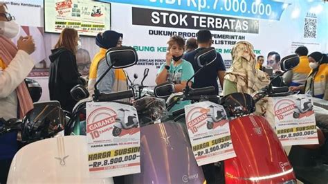 Berburu Sepeda Motor Listrik Murah Di IIMS 2023 Harga Mulai Dari Rp 8