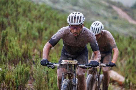 Cape Epic Un Problema Meccanico Frena Egger Baum E Schurter