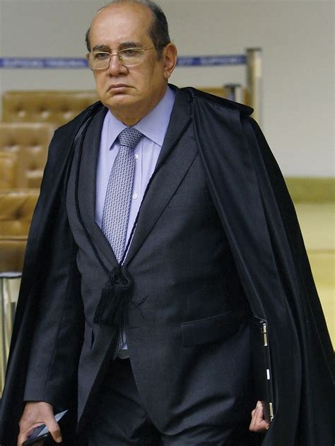 Gilmar Mendes STF atua bem como guardião da Constituição sem