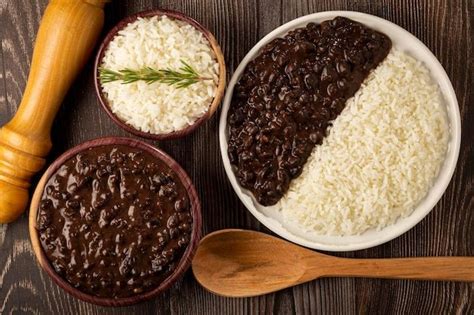 Feijão preto e prato de arroz Foto Premium Pratos de arroz Feijão