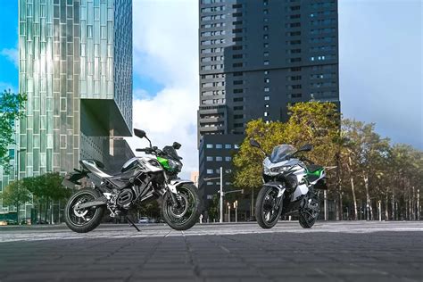 Kawasaki Ninja E Dan Z E Resmi Meluncur Di Indonesia Ini