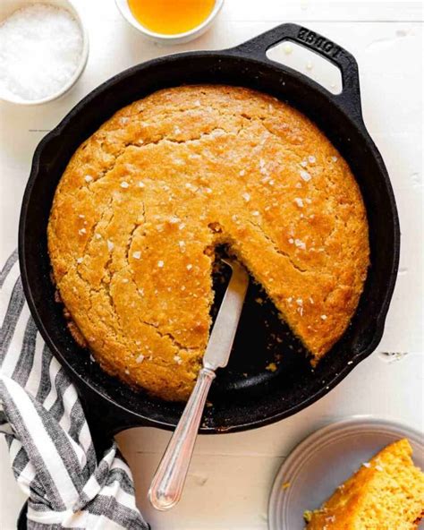 Healthy Skillet Cornbread (naturally sweetened, low fat) — Zestful Kitchen