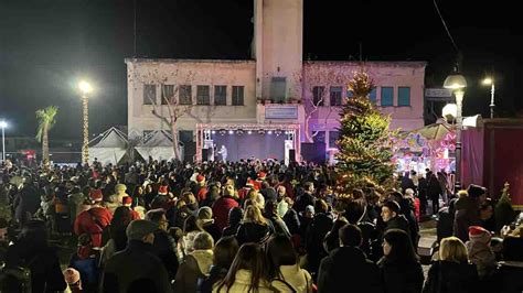 Natale A Torre Del Greco Inaugurato Il Villaggio In Villa Comunale