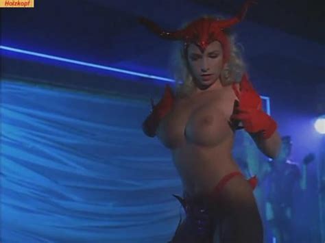 Naked Kylie Ireland In Tales From The Crypt