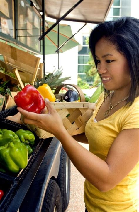 Image Libre Jeune Brunette Femme Jouissant Beau Jour Nettoyage Balcon