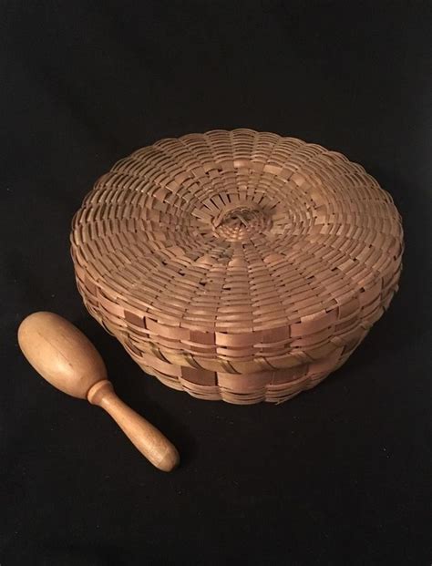 13 2017 Vintage Wicker Reed Round Sewing Basket Tortilla Warmer Lid