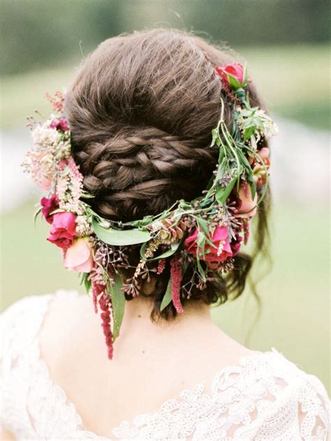 37 Wedding Hairstyles With Flowers That Will Stay Put