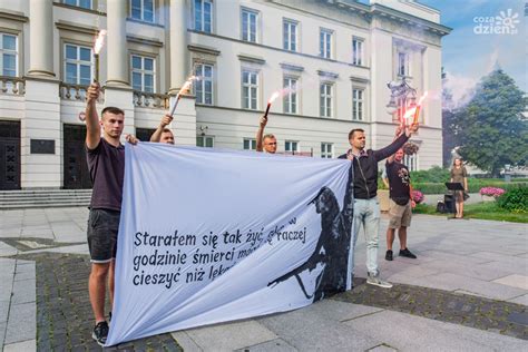 Ruch Narodowy I M Odzie Wszechpolska Dla Powsta C W Warszawskich Zdj Cia