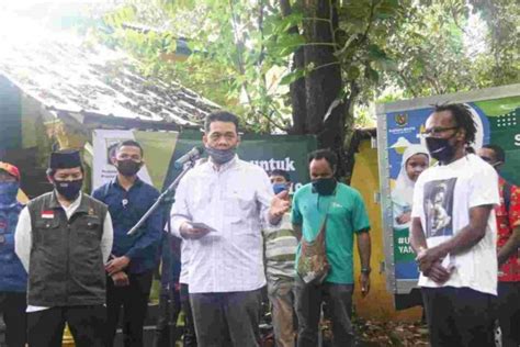 New Normal Anies Baswedan Minta Masker Jadi Seragam Pns Dki Jakarta